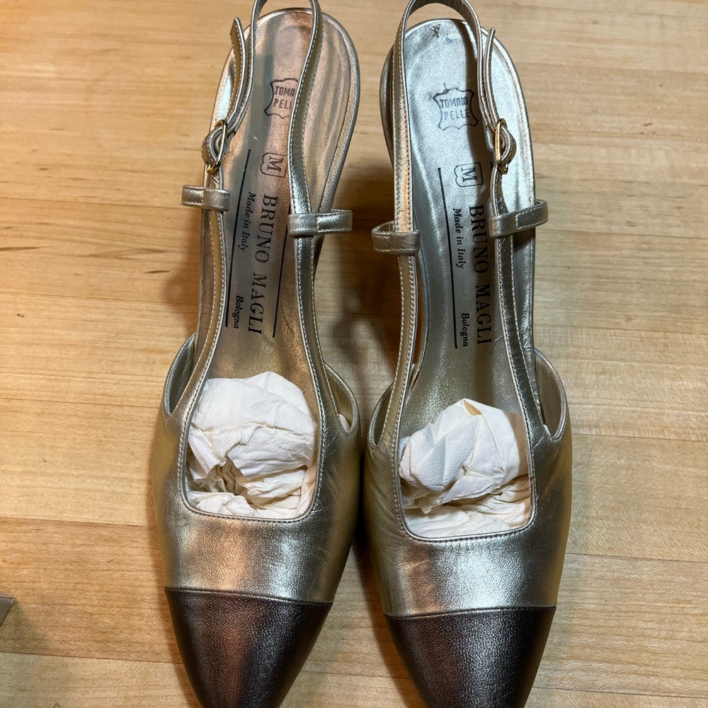 Vintage Bruno Magli silver heels size 8.5 narrow